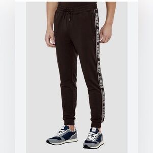 Guess Logo Stripe Joggers Dark Gray Size Medium. Ankle Zipper. Style # X20Q06 K9